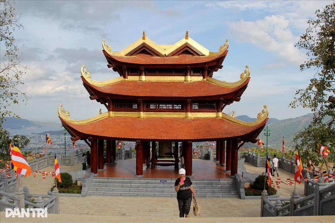 chua-truc-lam-phung-thuy-son-voi-bao-thap-13-tang (7).jpg